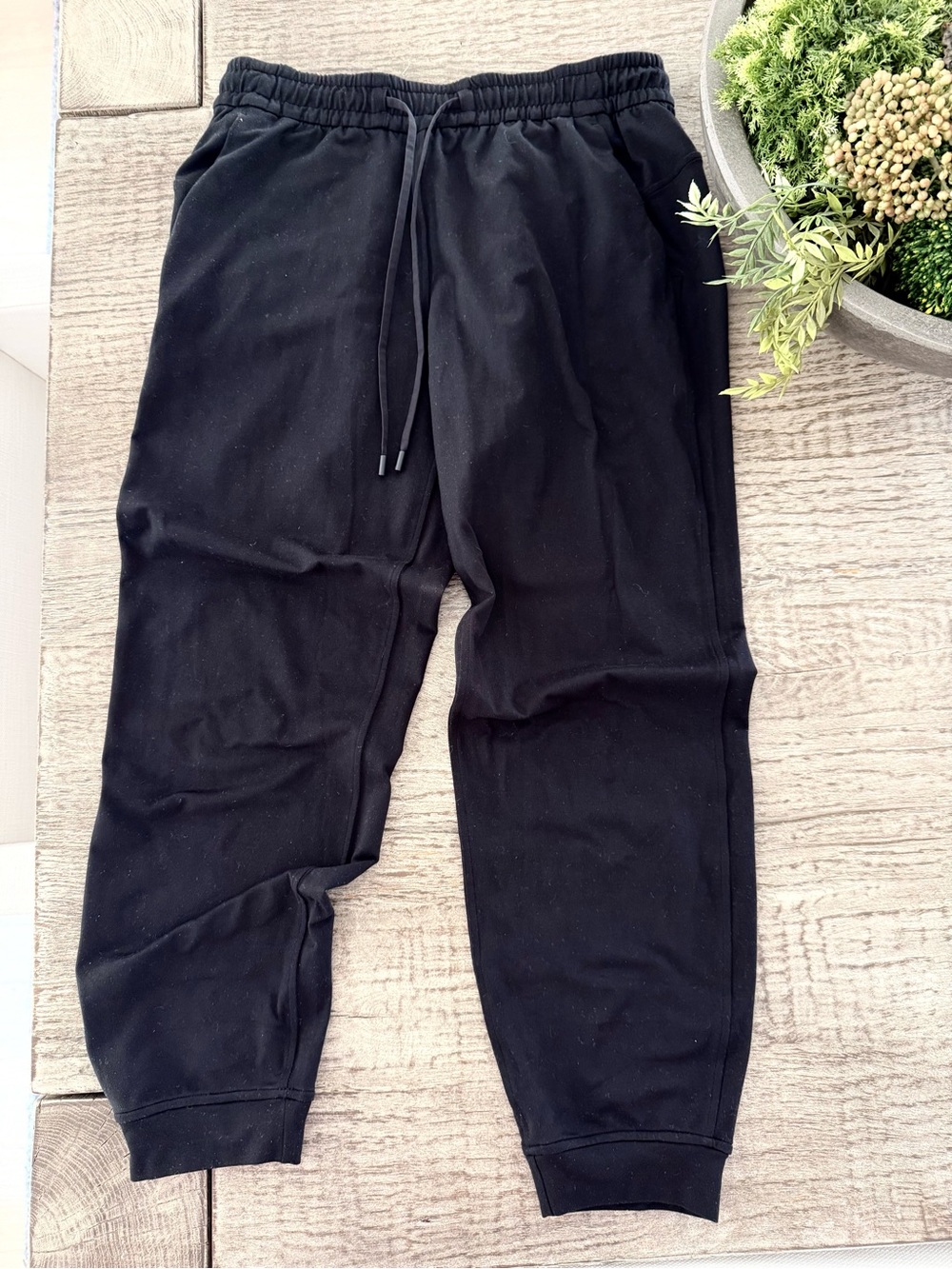 Lululemon Soft Jersey Classic Fit Mid Rise 7/8 Jogger size 6 black